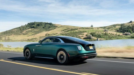 Rolls-Royce își avertizează clienții: revânzarea pentru profit a modelului Spectre atrage intrarea pe „lista neagră”