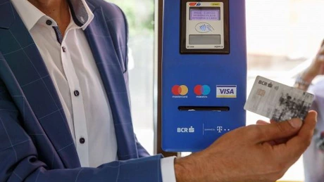 BCR introduce în premieră, la Pitești, abonamentul de transport public asociat cardului bancar