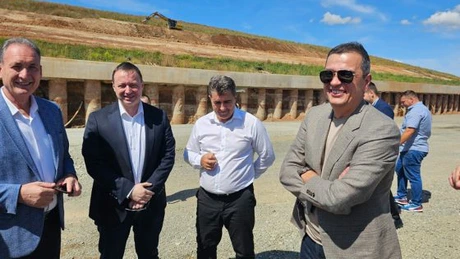 Autostrada Transilvania: Precon acuză CNAIR de tergiversarea semnării contractului pentru lotul Chiribiș - Biharia