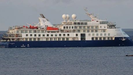 O navă de croazieră cu 206 persoane la bord a eșuat în estul Groenlandei