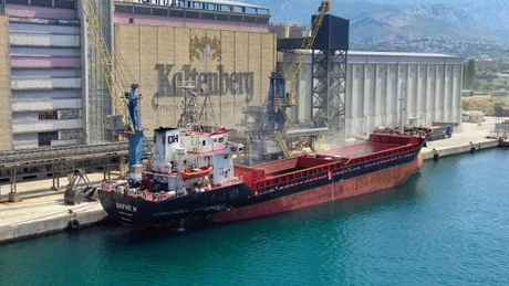 Prima navă de cereale ucrainene care sfidează blocada navală rusă a plecat din Odesa