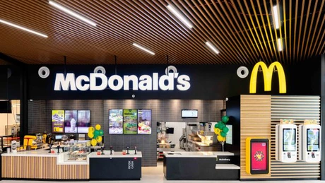 McDonald’s depășește pragul de 6.000 de angajați în România. Un angajat din doi are sub 25 de ani