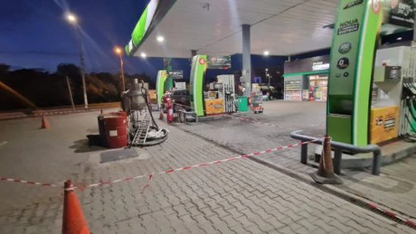 O stație de carburanți MOL din Roman a fost închisă după ce mai mulți șoferi au reclamat că au alimentat mașinile cu apă în loc de benzină. Reacția companiei