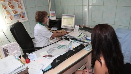 Concediul medical pentru mame cu copii bolnavi, pacienţi oncologici şi gravide va fi scutit de la plata CASS, anunţă Ciolacu