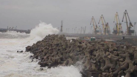 UPDATE Manevrele în porturile de la Marea Neagră au fost reluate. Nu sunt drumuri naţionale sau autostrăzi cu circulaţia închisă