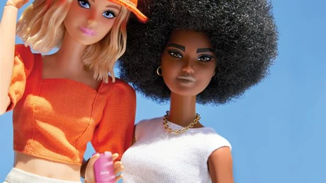 HMD anunţă telefonul Barbie Flip, dispozitiv cu clapetă și fără internet