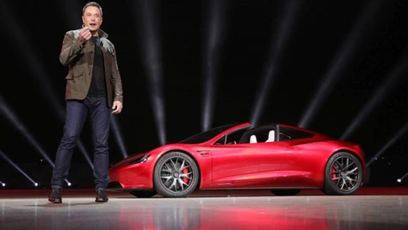 Elon Musk amână debutul Tesla Roadster pentru 2025