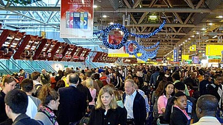 Numărul pasagerilor pe aeroportul Heathrow a depăşit nivelul anterior pandemiei