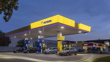 Petrom a pus panouri fotovoltaice în 200 de benzinării din România