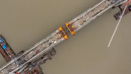 Lucrările la cel mai mare pod de peste Dunăre din Ungaria, într-un stadiu foarte avansat! Ambele ramuri ale podului sunt aproape de închidere