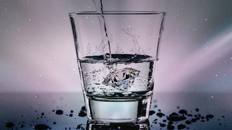 E lege: Restaurantele sunt obligate să vă ofere gratuit apă, dacă cereți