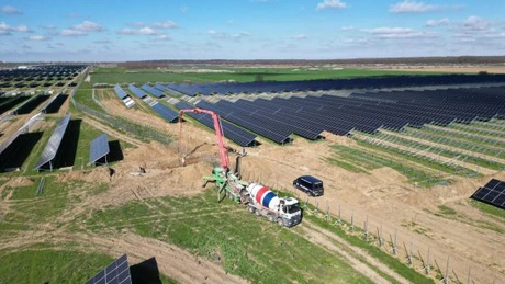 Econergy ia un credit de 28 mil. euro de la o bancă austriacă pentru finalizarea construcției unui parc fotovoltaic de 58 MW din Olt