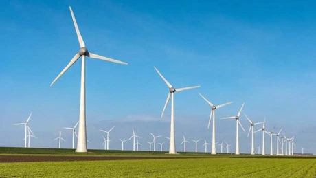 PPC a pus peste 100 de milioane de euro în firma care a cumpărat parcul eolian al Lukoil din România