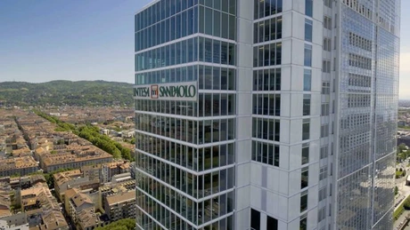 Intesa Sanpaolo finalizează achiziția First Bank. Grupul şi-a dublat prezența în România
