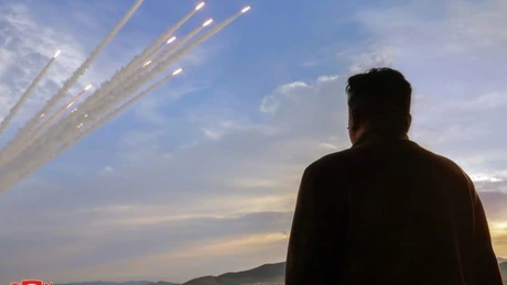 Kim Jong Un a supervizat tirurile test ale unui nou sistem lansator multiplu de rachete