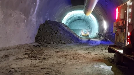 Autostrada Sibiu - Pitești: A fost forată prima galerie de legătură a tunelului din secțiunea 4 - API
