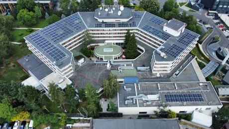 Renovatio a pus panouri fotovoltaice pe două clădiri ale lui George Copos din București