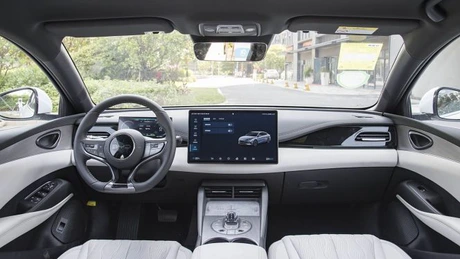 Acord Uber - BYD: Șoferii înscriși în platforma de car-sharing vor putea cumpăra mașini electrice cu prețuri preferențiale