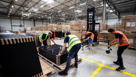 Menlo Electric livrează 11 MW de panouri solare pentru două parcuri fotovoltaice din Arad