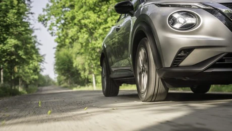 Nokian Tyres și UPM au încheiat un parteneriat pentru a produce prima anvelopă concept realizată cu un nou material regenerabil, cu potențialul de a înlocui negrul de fum