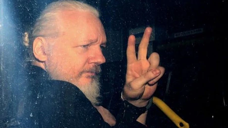 Julian Assange este liber şi a părăsit Marea Britanie, afirmă WikiLeaks