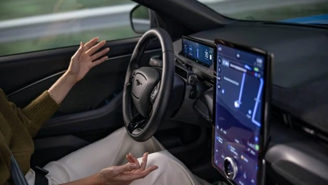 GM renunță la dezvoltarea Cruise, compania sa de robotaxi