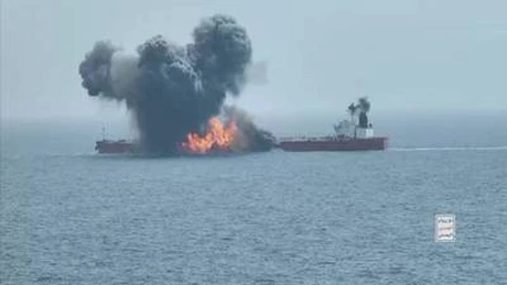 O pată de petrol întinsă pe 220 km s-a format în Marea Roșie, după atacul rebelilor houthi din Yemen asupra petrolierului Chios Lion