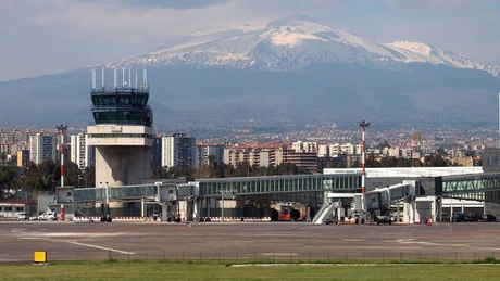 Aeroportul din Catania, închis după ce Muntele Etna a erupt peste noapte
