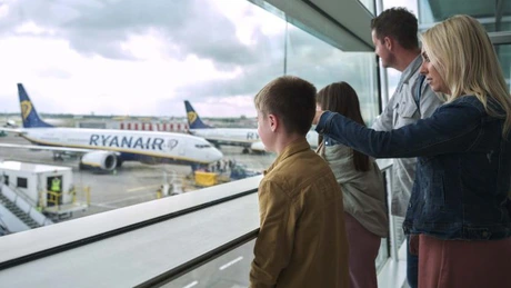 Ryanair crește cu peste 20% în România și vrea să se extindă, dar spune că aeroporturile au costuri competitive