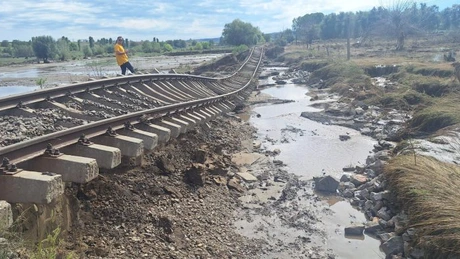 Calea ferată Galați - Bârlad: CFR SA lansează licitație de peste 48 de milioane de lei pentru refacerea liniei 703, afectată de inundații