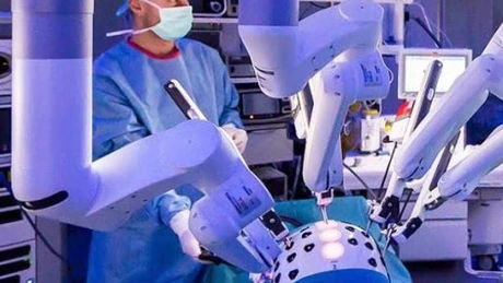 România are 17 roboţi chirugicali Da Vinci. Şase dintre ei sunt în reţeaua privată Regina Maria