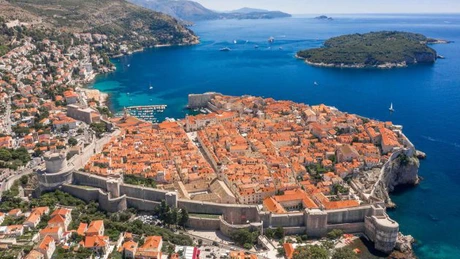Măsuri pentru a încetini închirierile de tip booking şi Airbnb în Croaţia. Guvernul vrea să impoziteze cea de-a doua locuinţă
