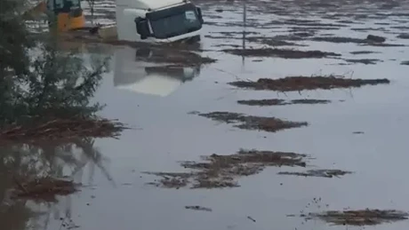 VIDEO Inundații Galați: 400 de tone de alimente, construcţii modulare pentru cazare, grupuri sanitare, saci de dormit, perne, pături, saltele, aşternuturi, ajung în Galaţi