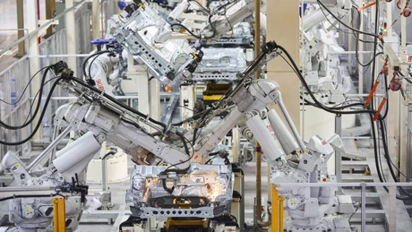Peste 770.000 de roboți lucrează în fabricile din Europa și numărul tot crește. Un nou record a fost doborât în 2023