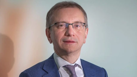 Rusia transformă surplusul de gaz ieftin în îngrășăminte pe care le vinde Europei la prețuri sub costul producătorilor europeni, care sunt forțați să închidă. Cum stă România acum și ce cere industria