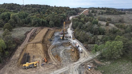 Autostrada Lugoj - Deva: Au intrat în șantier partenerii bosniaci ai lui Umbrărescu pentru construirea tunelurilor