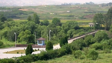 Coreea de Nord a aruncat în aer secţiuni din drumurile care o legau de Coreea de Sud