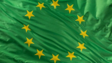 Emisiile de gaze cu efect de seră ale UE au scăzut cu peste 8% în 2023, graţie avansului energiilor regenerabile
