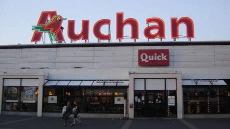 Auchan plănuiește să deființeze aproape 2.400 de posturi în Franța
