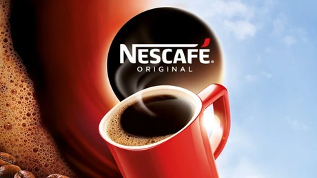 Nestle crește prețurile și reduce dimensiunea pachetelor de cafea din cauza scumpirii materiei prime