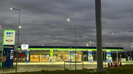 OMV Petrom a deschis două spații de servicii pe A1, la Miercurea Sibiului. Au stații de încărcare pentru vehicule electrice și parcări pentru autocamioane