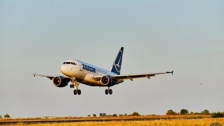 Un pilot Tarom a anulat, miercuri, un zbor Paris- București