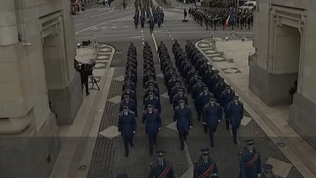 1 Decembrie: a început Parada Militară Naţională; circa 2.500 de militari vor trece pe sub Arcul de Triumf