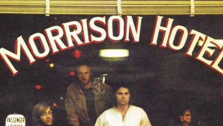 Un incendiu puternic a distrus Hotelul Morrison din Los Angeles, aflat pe coperta albumului rock 