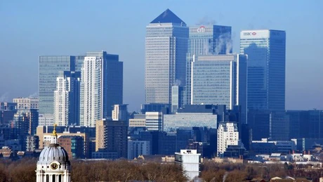 Autoritățile britanice avertizează că relaxarea condițiilor de acordare de bonusuri bancherilor va spori riscurile pentru sistemul financiar