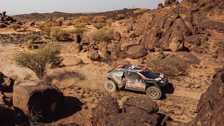 Dacia Sandriders a rămas cu doar două echipaje la Dakar 2025. Sebastian Loeb, forțat să abandoneze