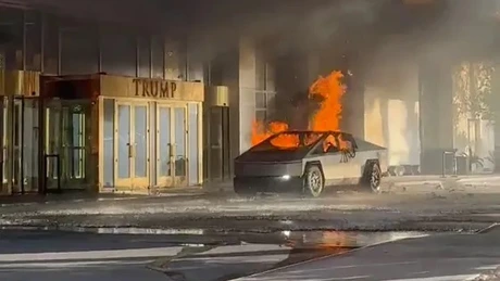 Elon Musk dă foc întregii lumi. Proteste în fața magazinelor Tesla