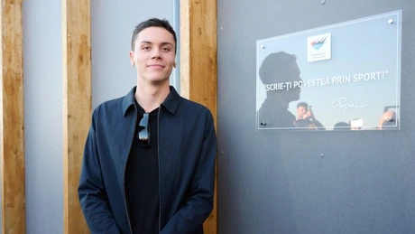 David Popovici donează copiilor care înving cancerul un simbol din medalia câştigată la Budapesta