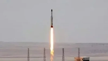 Iran anunţă că a lansat rachete controlate cu inteligenţă artificială