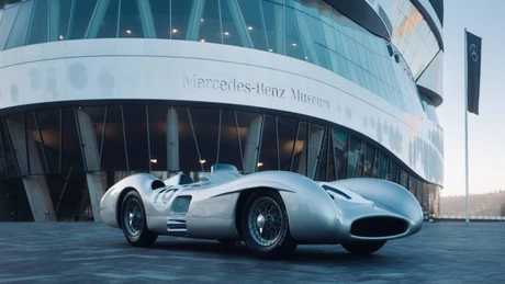 La Mercedes-Benz Museum tocmai a fost vândută, pentru 51 mil. euro, cea mai valoroasă mașină de Grand Prix din lume - VIDEO